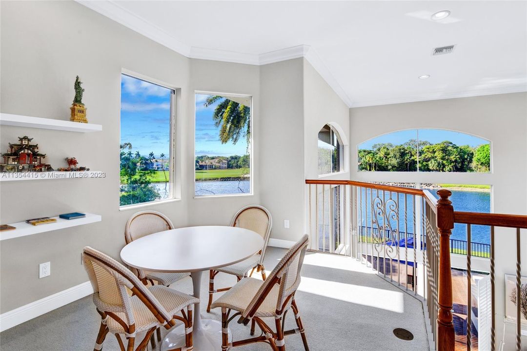 Recently Sold: $4,000,000 (4 beds, 4 baths, 5324 Square Feet)