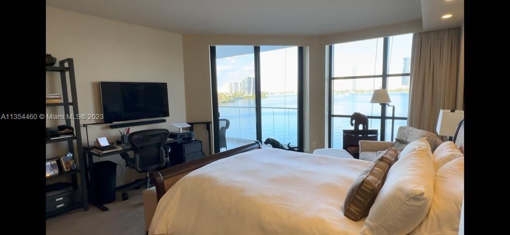 Recently Sold: $1,100,000 (2 beds, 3 baths, 2150 Square Feet)