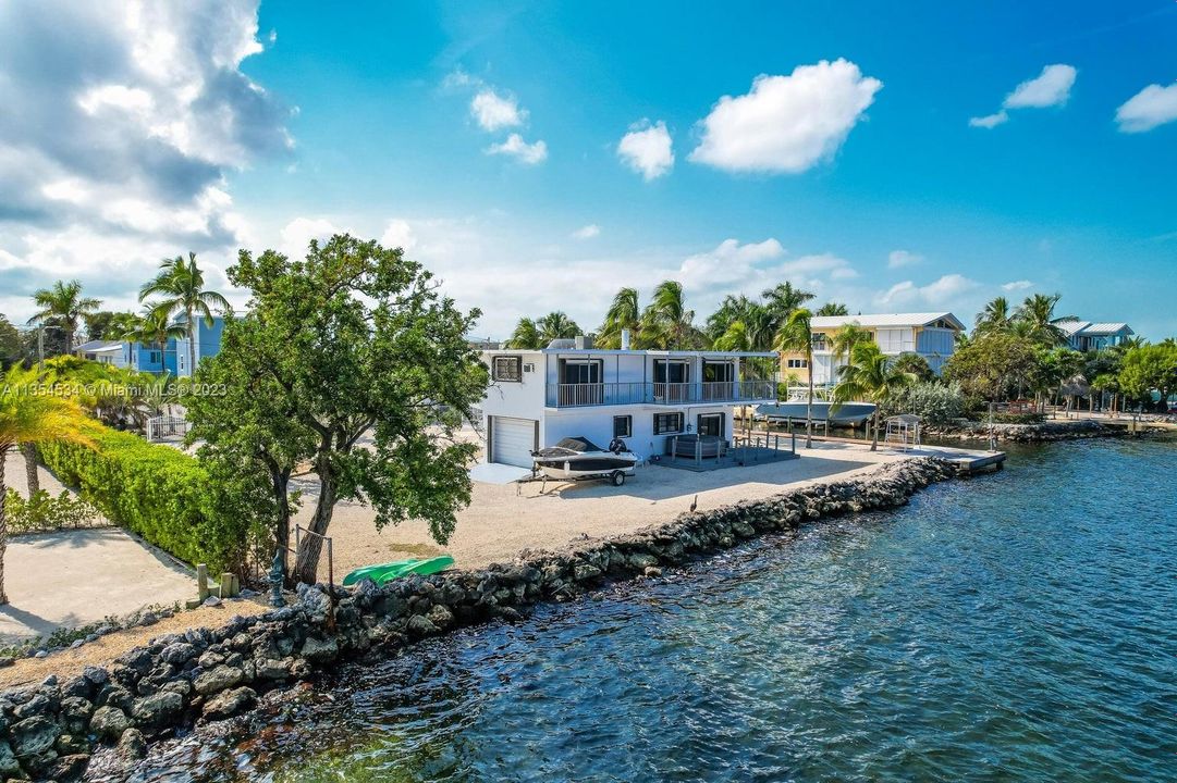 Recently Sold: $2,900,000 (4 beds, 4 baths, 1694 Square Feet)