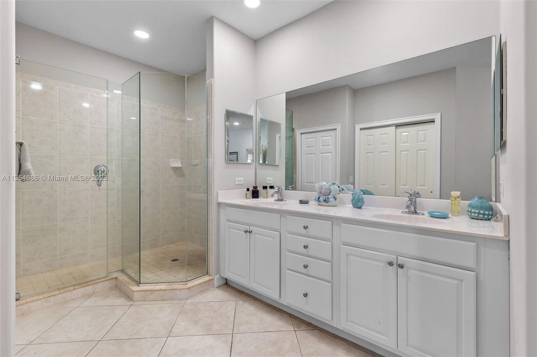 Recently Sold: $599,900 (3 beds, 2 baths, 2450 Square Feet)