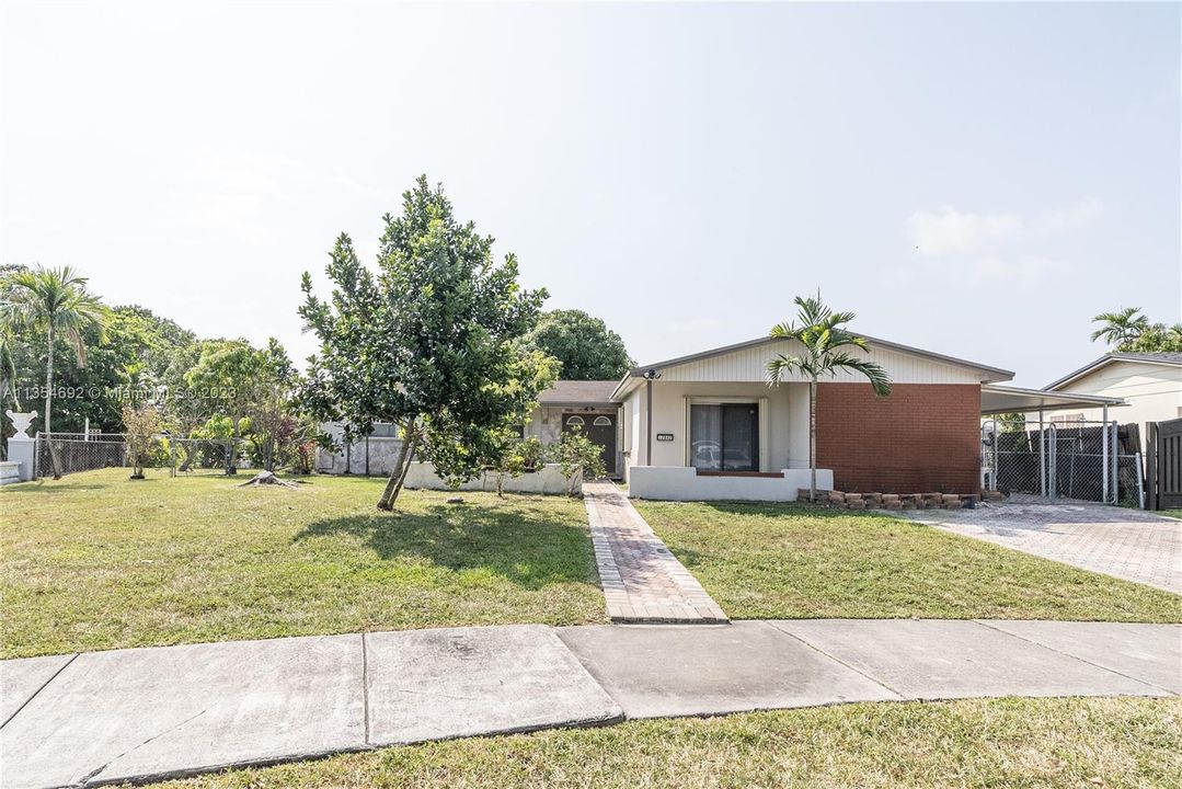 For Sale: $689,900 (4 beds, 2 baths, 2046 Square Feet)