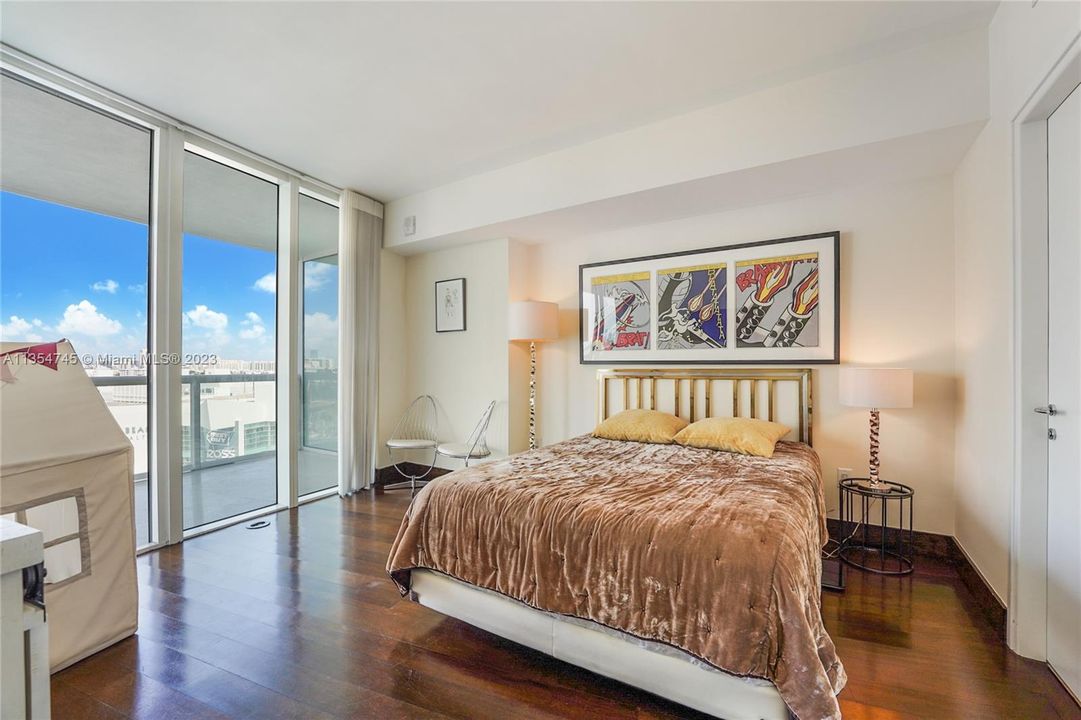 Recently Sold: $1,595,000 (2 beds, 2 baths, 1452 Square Feet)
