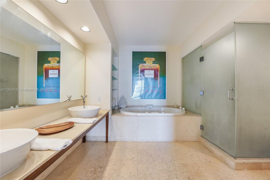 最近售出: $1,595,000 (2 贝兹, 2 浴室, 1452 平方英尺)