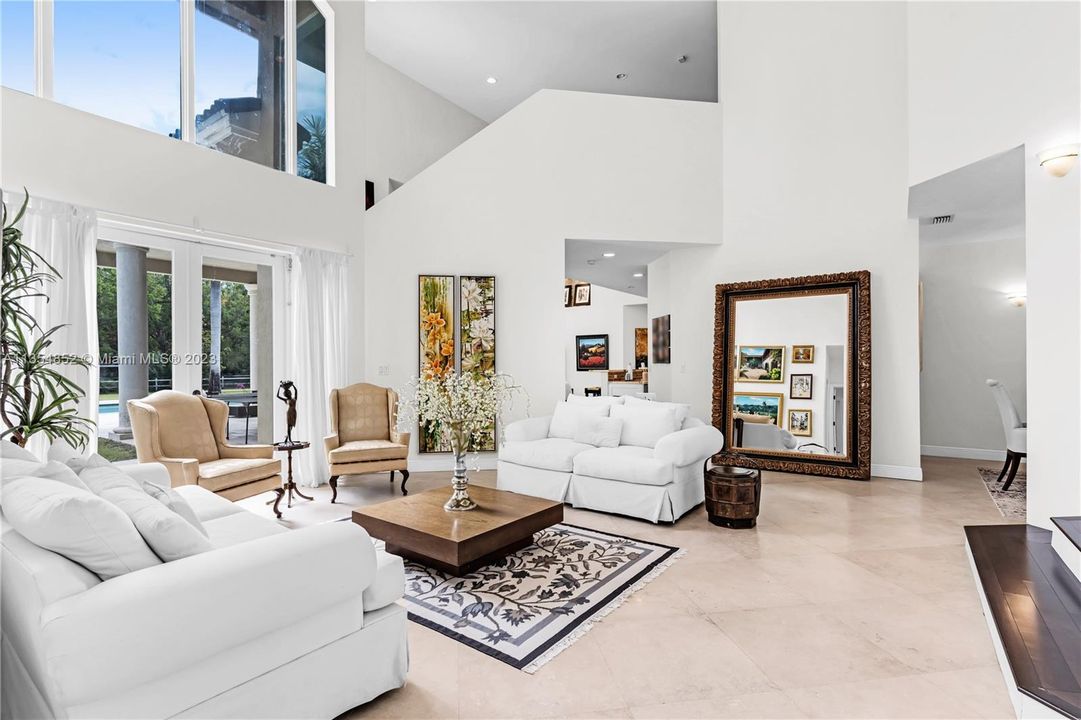 Recently Sold: $3,950,000 (6 beds, 5 baths, 4627 Square Feet)