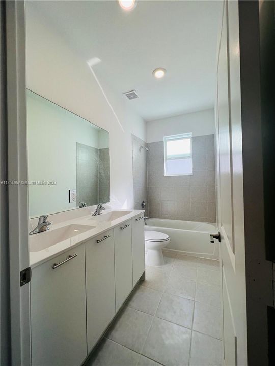 Недавно арендовано: $3,890 (4 спален, 2 ванн, 2000 Квадратных фут)