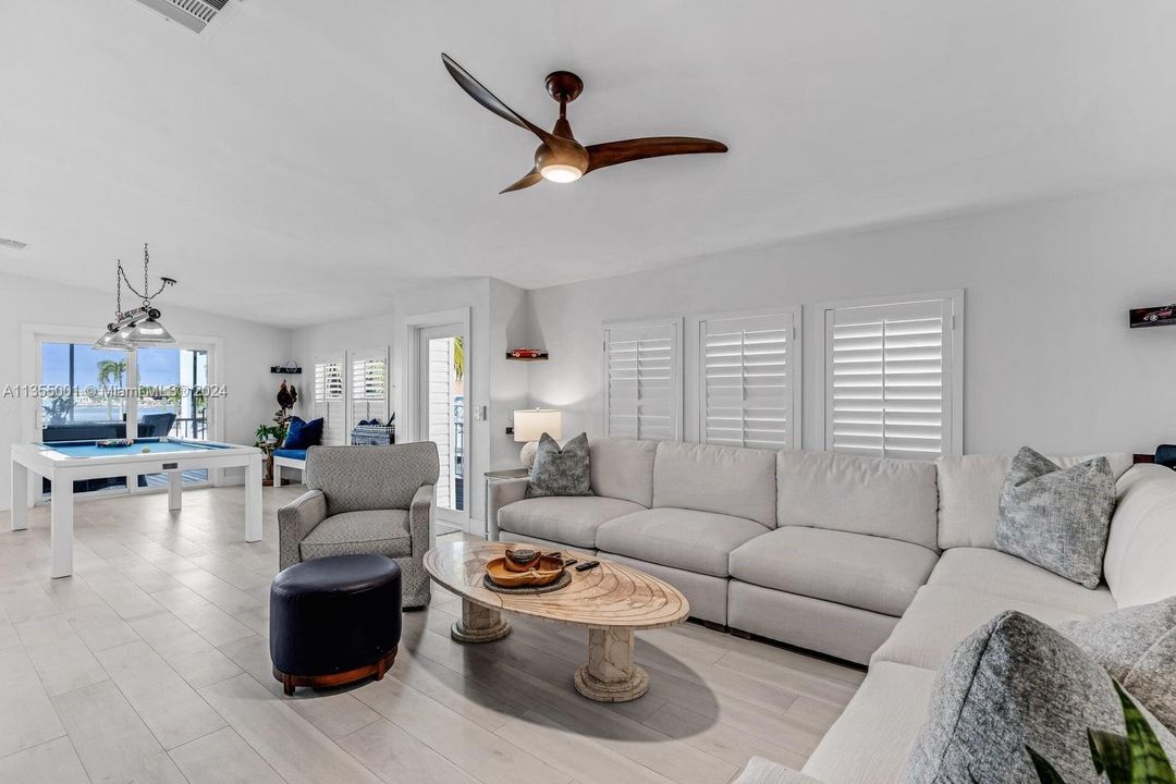 For Sale: $1,879,000 (3 beds, 2 baths, 1809 Square Feet)