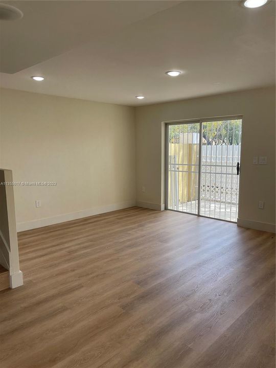 Recently Rented: $3,100 (3 beds, 2 baths, 1246 Square Feet)