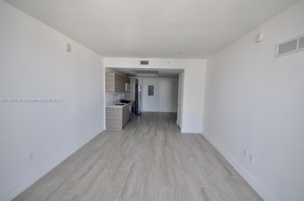 Recently Sold: $520,000 (1 beds, 1 baths, 725 Square Feet)