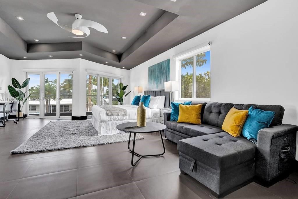 Recently Sold: $2,200,000 (6 beds, 5 baths, 3511 Square Feet)
