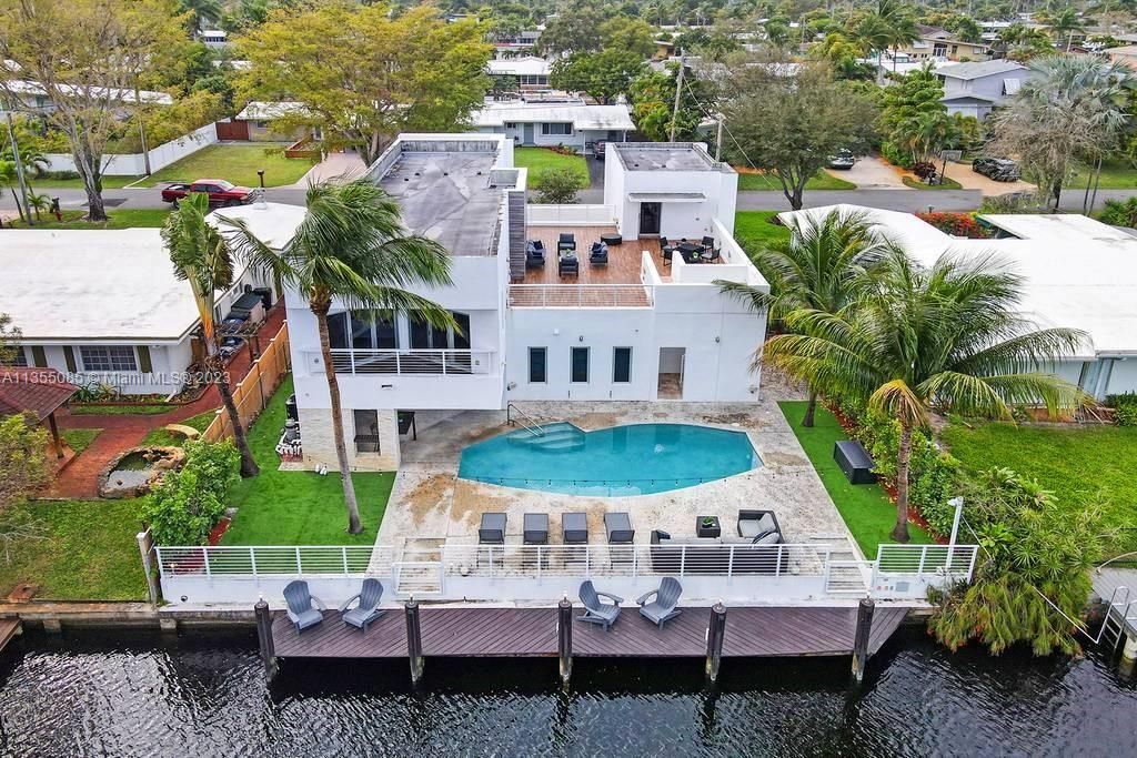 Recently Sold: $2,200,000 (6 beds, 5 baths, 3511 Square Feet)