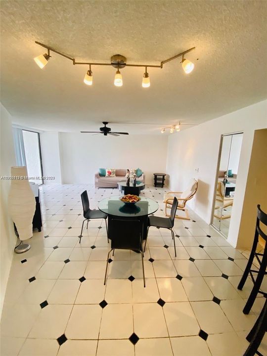 Recently Rented: $1,750 (1 beds, 1 baths, 875 Square Feet)