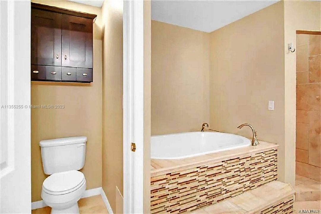 最近租的: $2,500 (3 贝兹, 2 浴室, 2035 平方英尺)