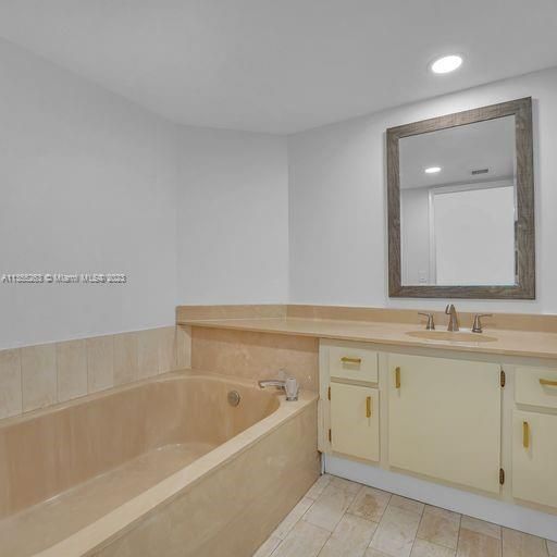 Недавно продано: $449,000 (2 спален, 1 ванн, 1154 Квадратных фут)