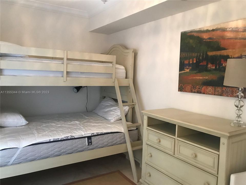 Recently Sold: $1,000,000 (1 beds, 2 baths, 1100 Square Feet)