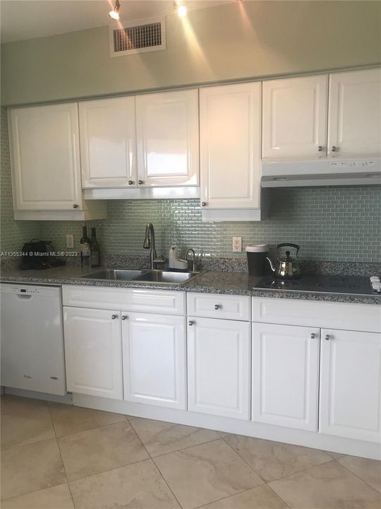 Recently Sold: $1,000,000 (1 beds, 2 baths, 1100 Square Feet)