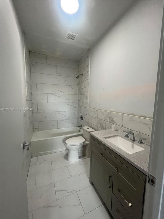 最近售出: $598,600 (4 贝兹, 2 浴室, 0 平方英尺)