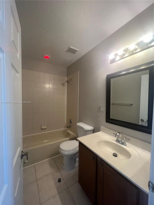 Recently Rented: $2,700 (3 beds, 2 baths, 1651 Square Feet)