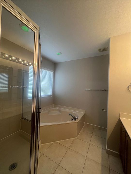 Recently Rented: $2,700 (3 beds, 2 baths, 1651 Square Feet)