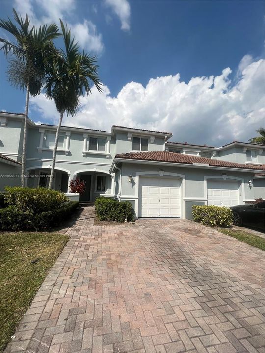 Recently Rented: $2,700 (3 beds, 2 baths, 1651 Square Feet)
