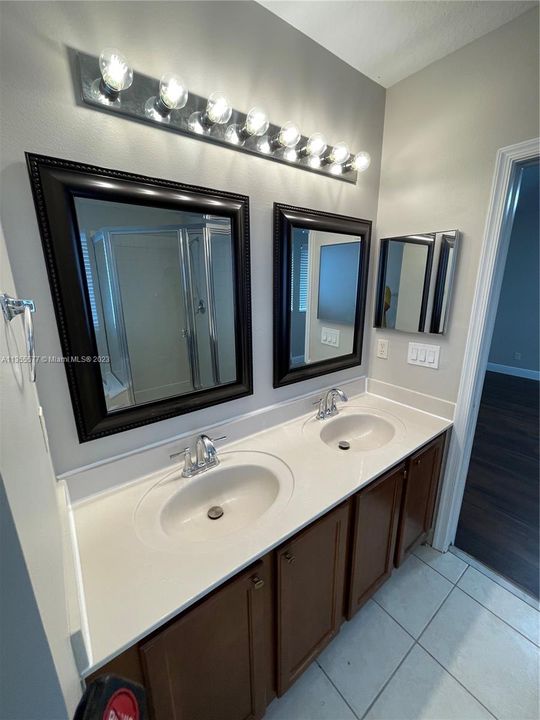 Recently Rented: $2,700 (3 beds, 2 baths, 1651 Square Feet)