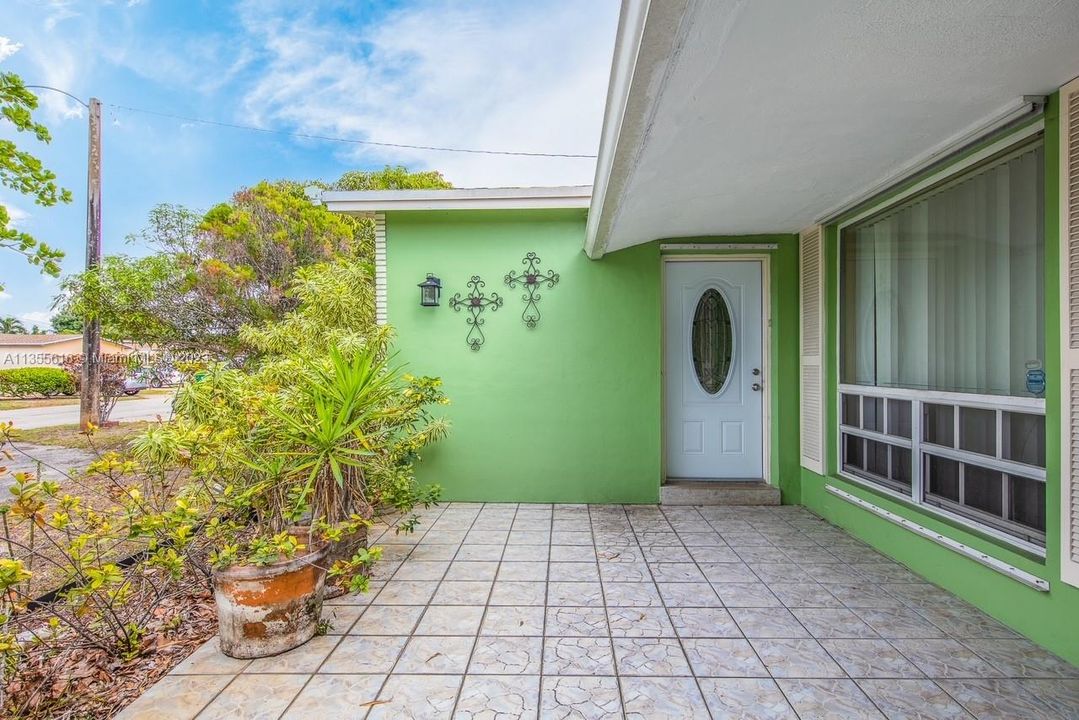 Recently Sold: $500,000 (3 beds, 2 baths, 1614 Square Feet)