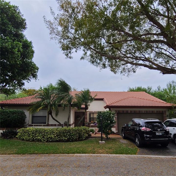 Recently Sold: $529,000 (4 beds, 2 baths, 1796 Square Feet)