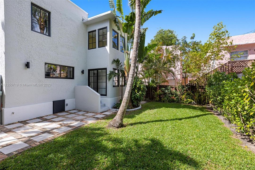 Recently Sold: $2,390,000 (4 beds, 3 baths, 2488 Square Feet)