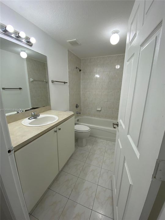 最近租的: $2,250 (2 贝兹, 2 浴室, 800 平方英尺)