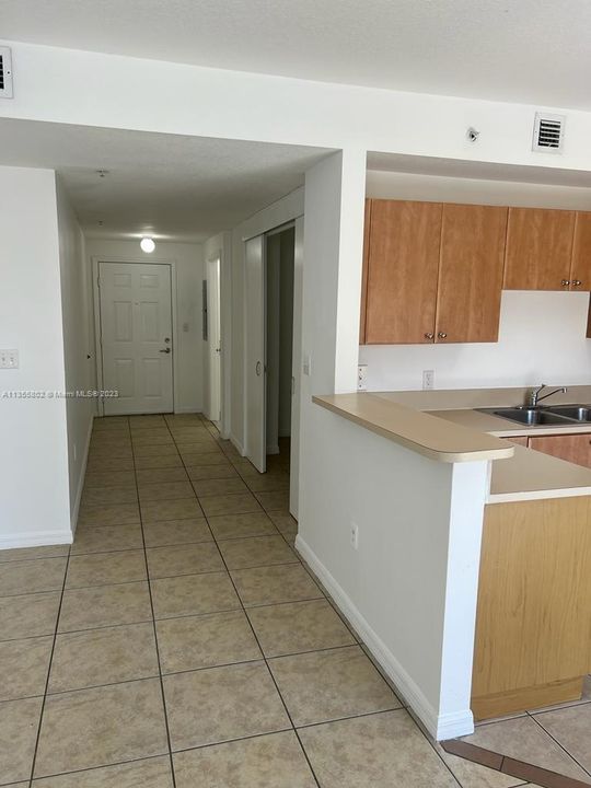Recently Rented: $2,250 (2 beds, 2 baths, 800 Square Feet)