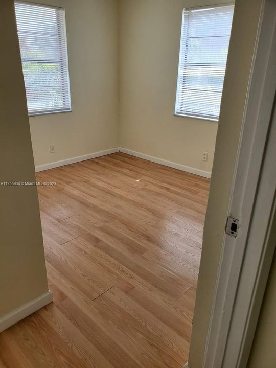 Recently Rented: $2,300 (3 beds, 2 baths, 966 Square Feet)