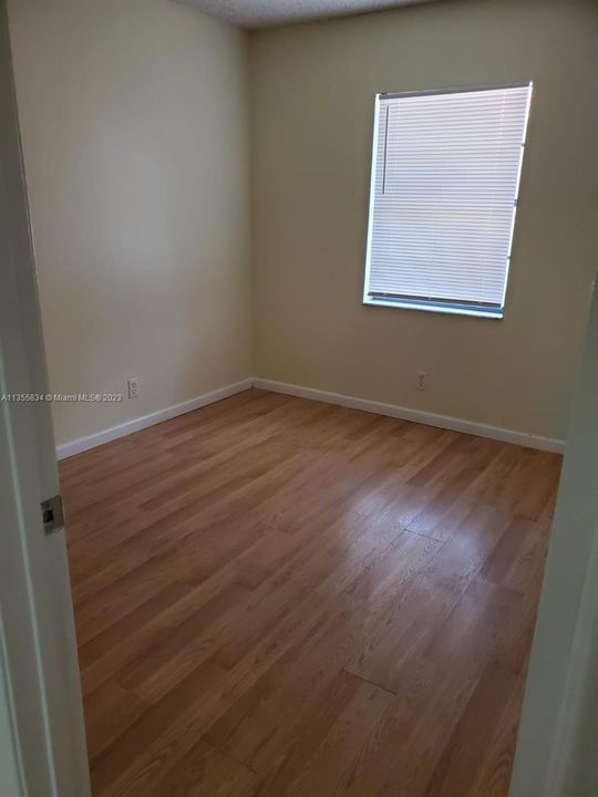 Recently Rented: $2,300 (3 beds, 2 baths, 966 Square Feet)