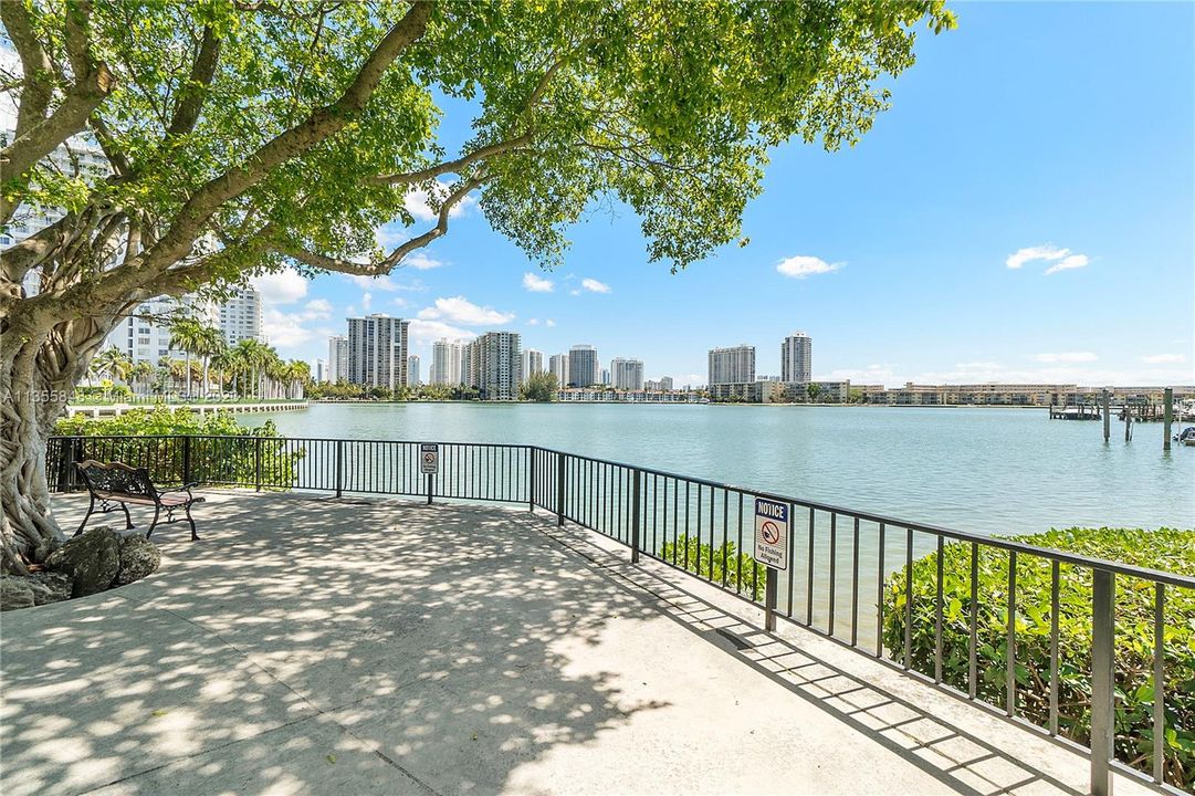 Recently Sold: $242,000 (1 beds, 2 baths, 870 Square Feet)