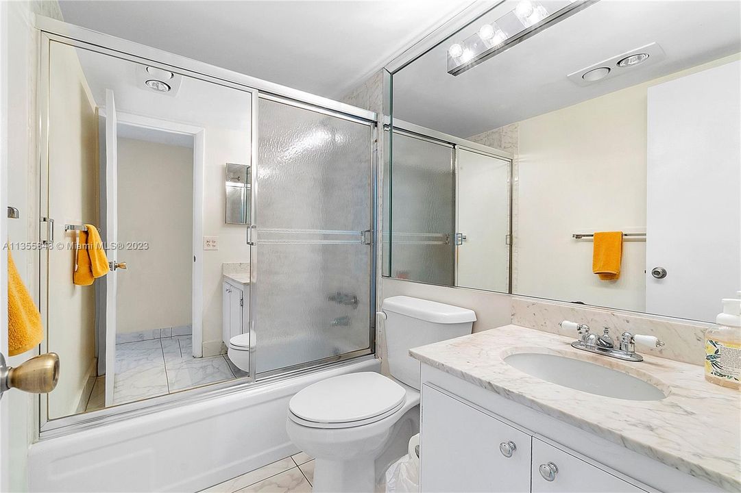 最近售出: $242,000 (1 贝兹, 2 浴室, 870 平方英尺)