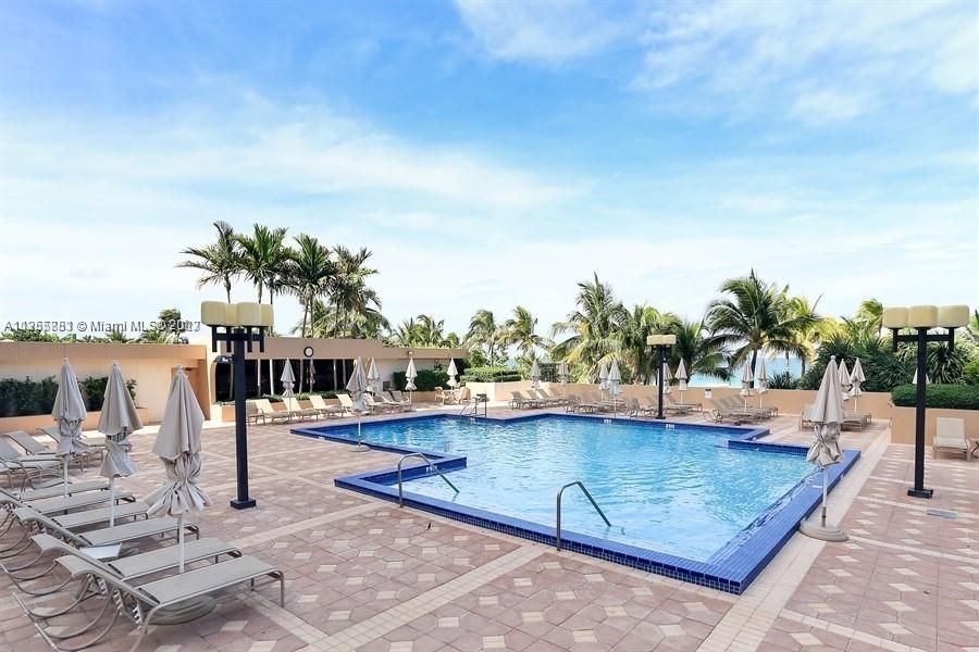Recently Sold: $1,400,000 (2 beds, 2 baths, 2018 Square Feet)