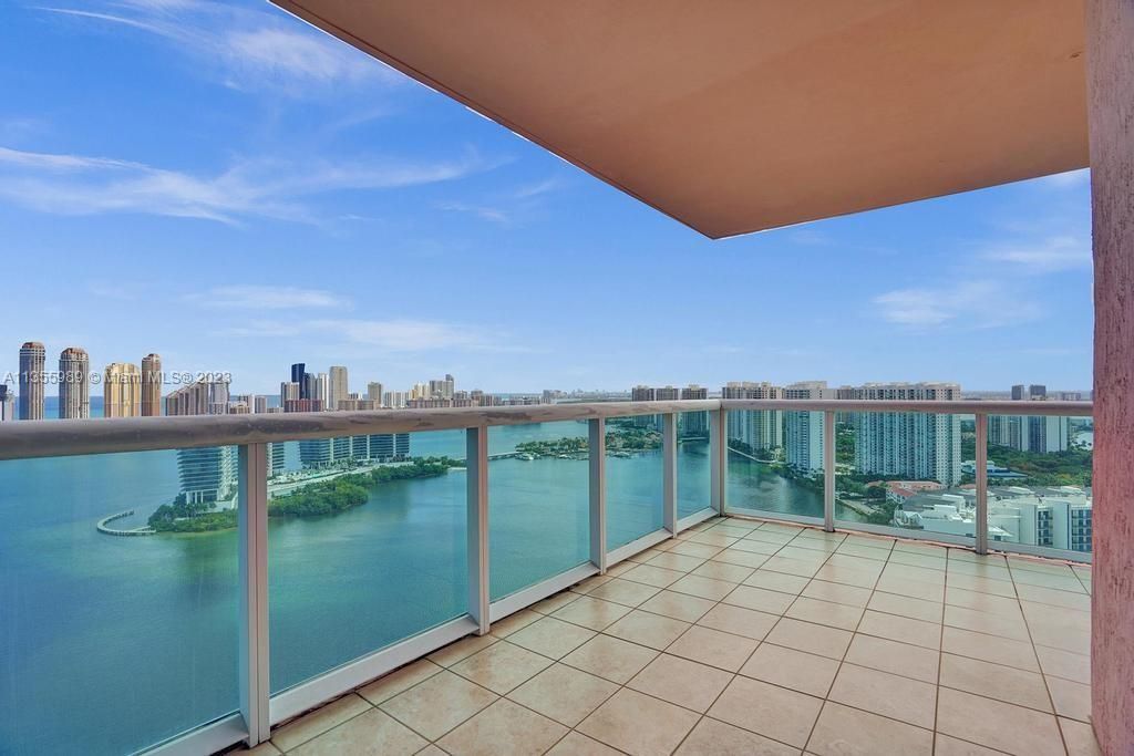Recently Sold: $3,800,000 (4 beds, 4 baths, 4080 Square Feet)
