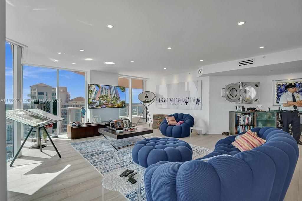 Recently Sold: $3,800,000 (4 beds, 4 baths, 4080 Square Feet)