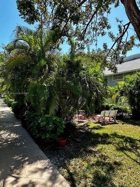 Recently Sold: $675,000 (2 beds, 1 baths, 875 Square Feet)