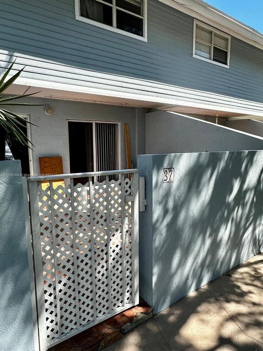 Recently Sold: $675,000 (2 beds, 1 baths, 875 Square Feet)