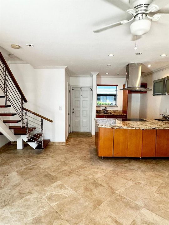 Recently Sold: $675,000 (2 beds, 1 baths, 875 Square Feet)