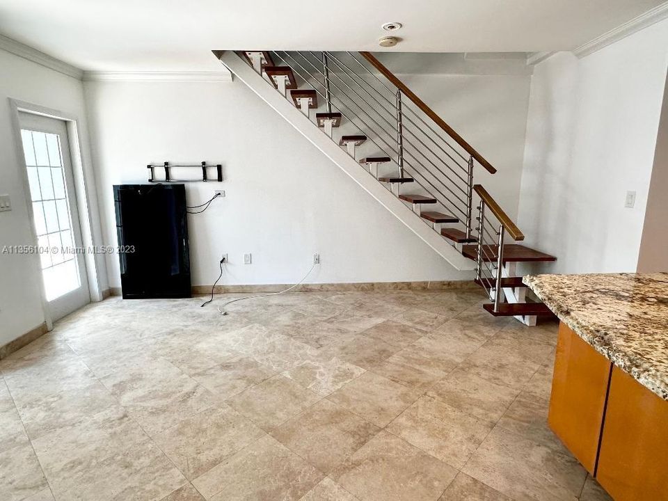 Recently Sold: $675,000 (2 beds, 1 baths, 875 Square Feet)