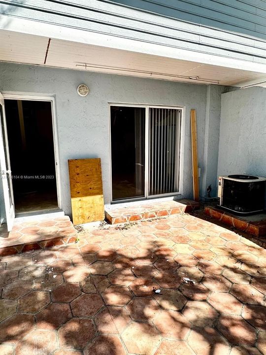 Recently Sold: $675,000 (2 beds, 1 baths, 875 Square Feet)