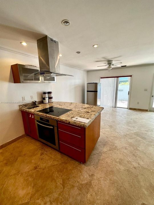 Recently Sold: $675,000 (2 beds, 1 baths, 875 Square Feet)
