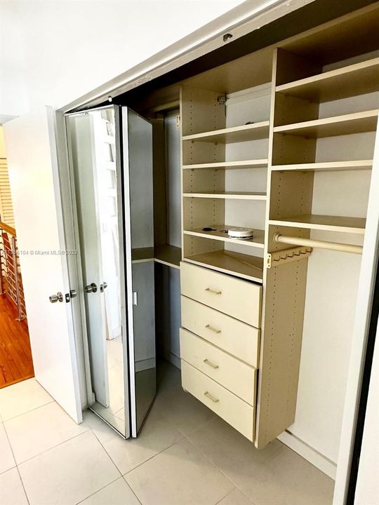 Recently Sold: $675,000 (2 beds, 1 baths, 875 Square Feet)