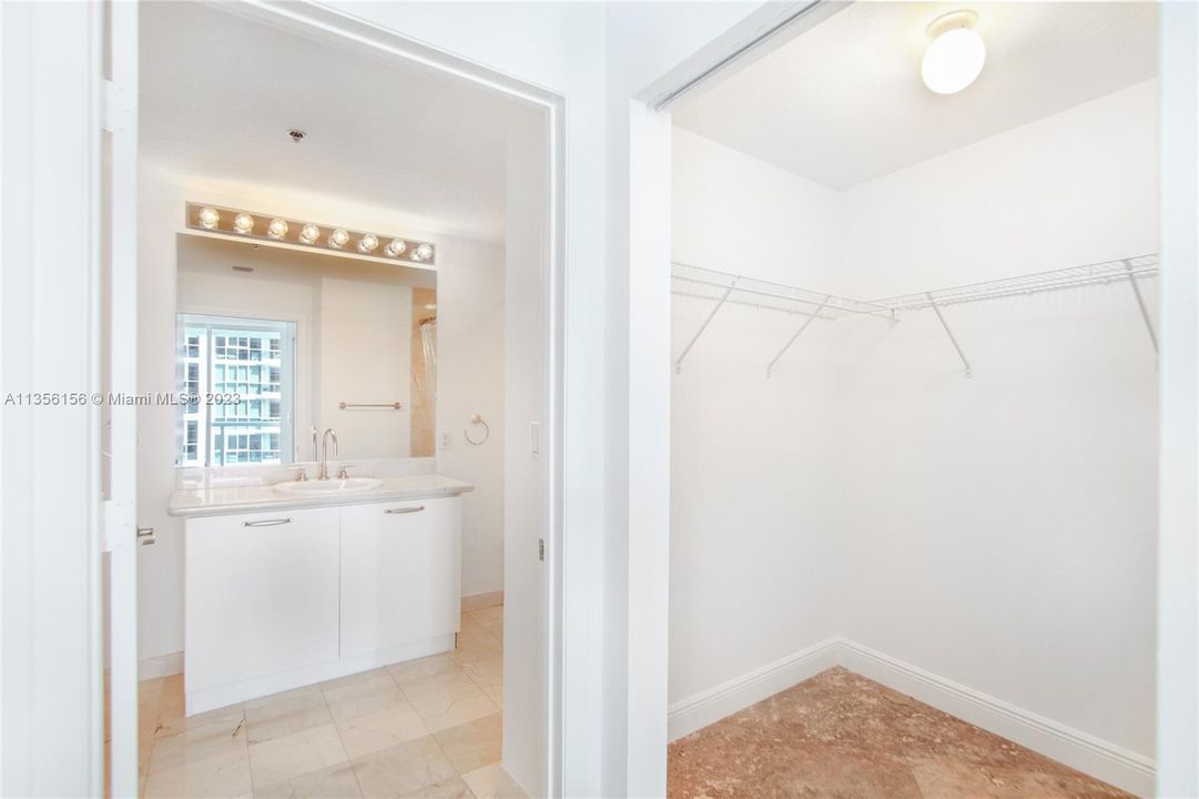 Recently Sold: $630,000 (1 beds, 1 baths, 881 Square Feet)