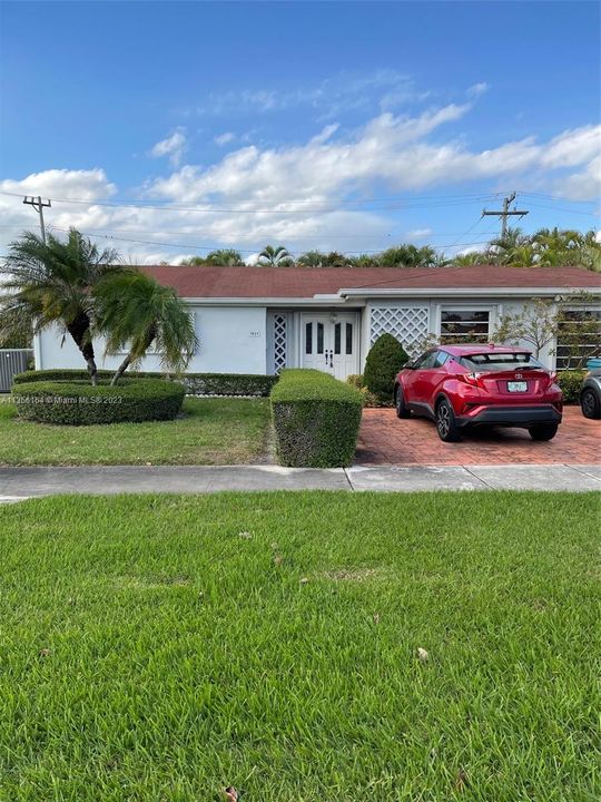 Recently Sold: $695,000 (4 beds, 3 baths, 2024 Square Feet)