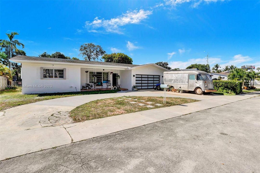 Recently Sold: $598,000 (3 beds, 2 baths, 1797 Square Feet)