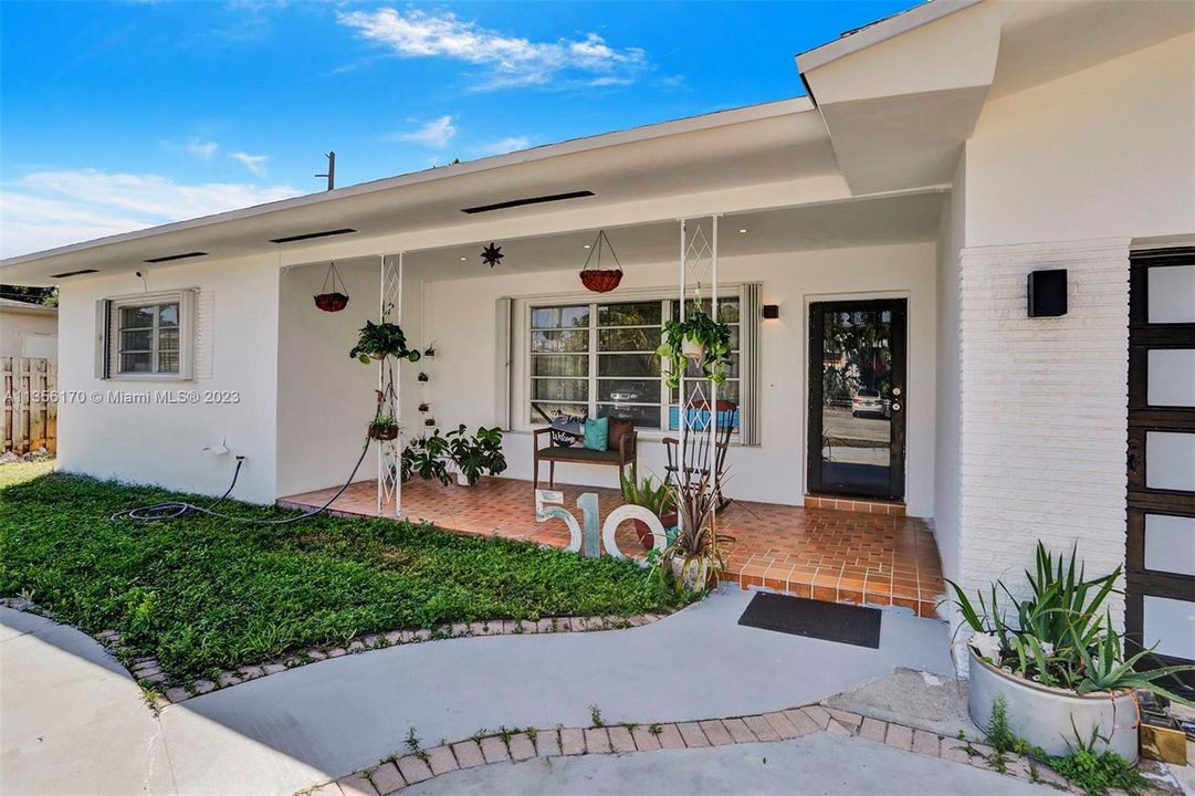 Recently Sold: $598,000 (3 beds, 2 baths, 1797 Square Feet)