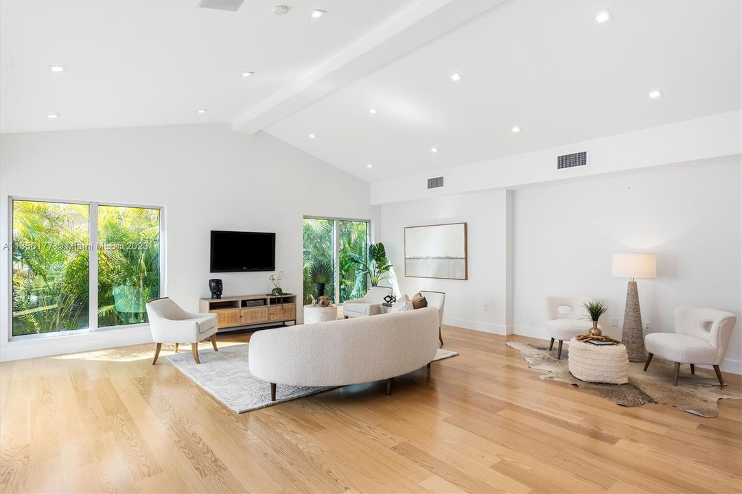Recently Sold: $1,849,000 (3 beds, 3 baths, 1949 Square Feet)