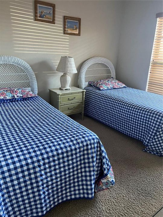 1 room with to queen bed