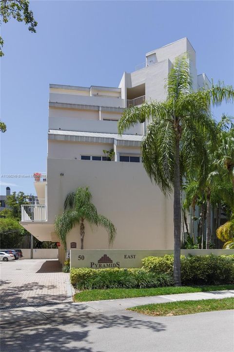 Recently Sold: $1,099,000 (3 beds, 2 baths, 1360 Square Feet)